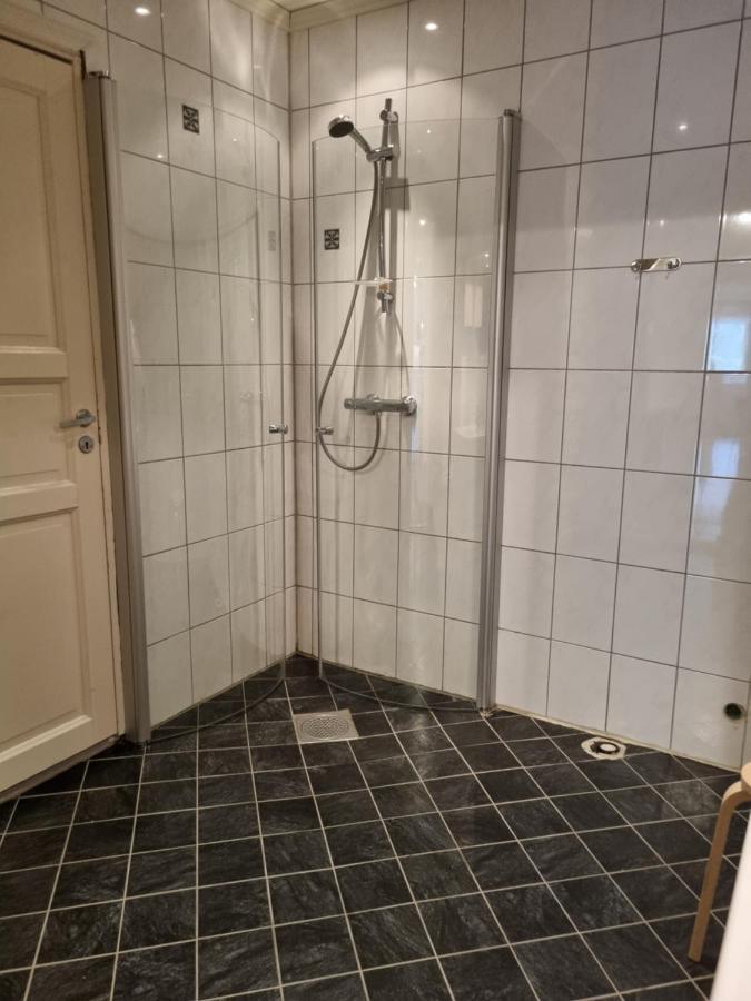 Stor Leilighet Med 4 Senger Sentralt I Forde Exterior photo